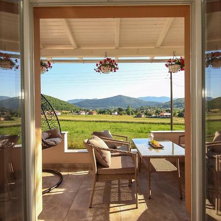 Holiday House Leona Otocac Ngoại thất bức ảnh
