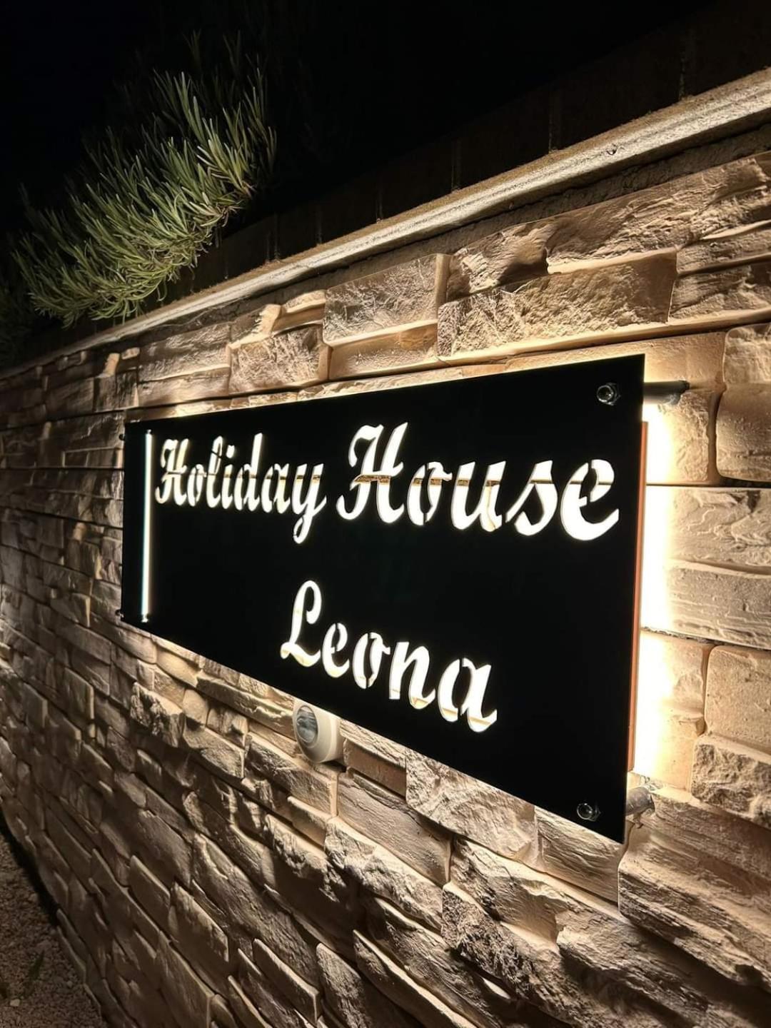 Holiday House Leona Otocac Ngoại thất bức ảnh