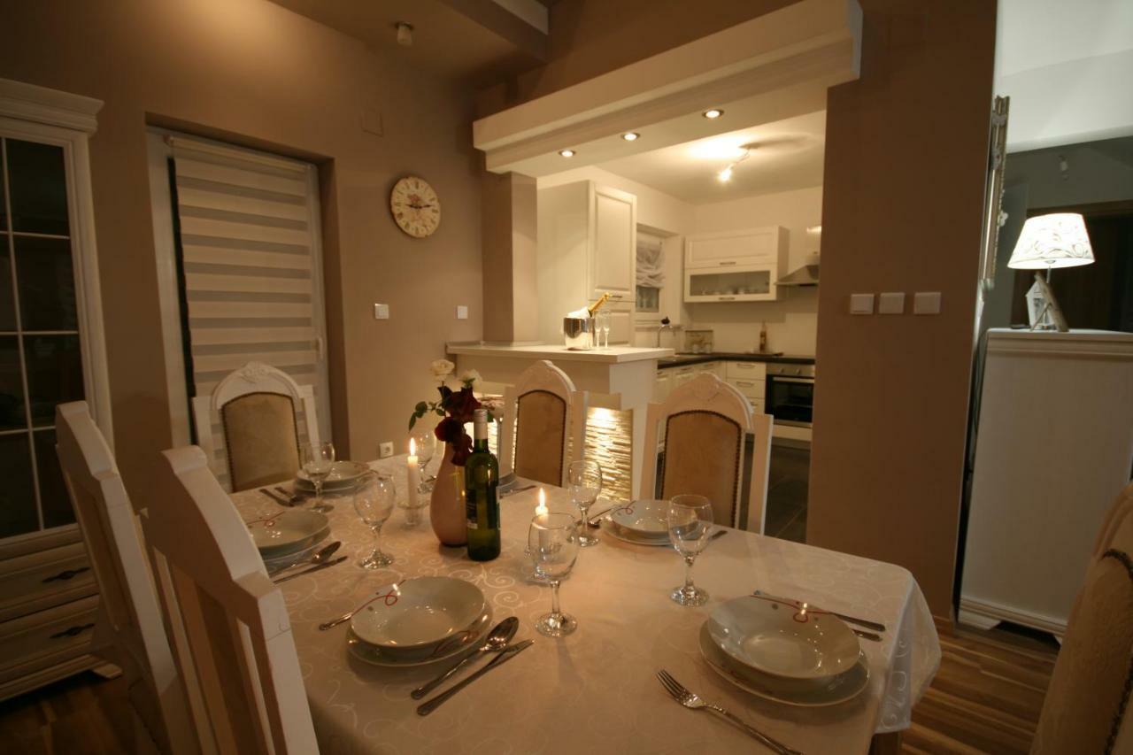 Holiday House Leona Otocac Ngoại thất bức ảnh