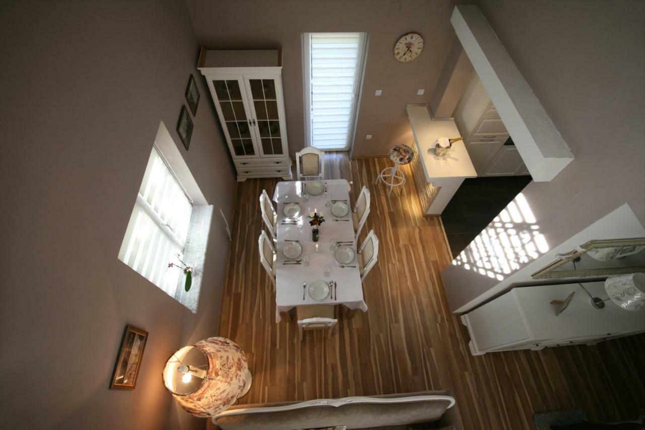 Holiday House Leona Otocac Ngoại thất bức ảnh