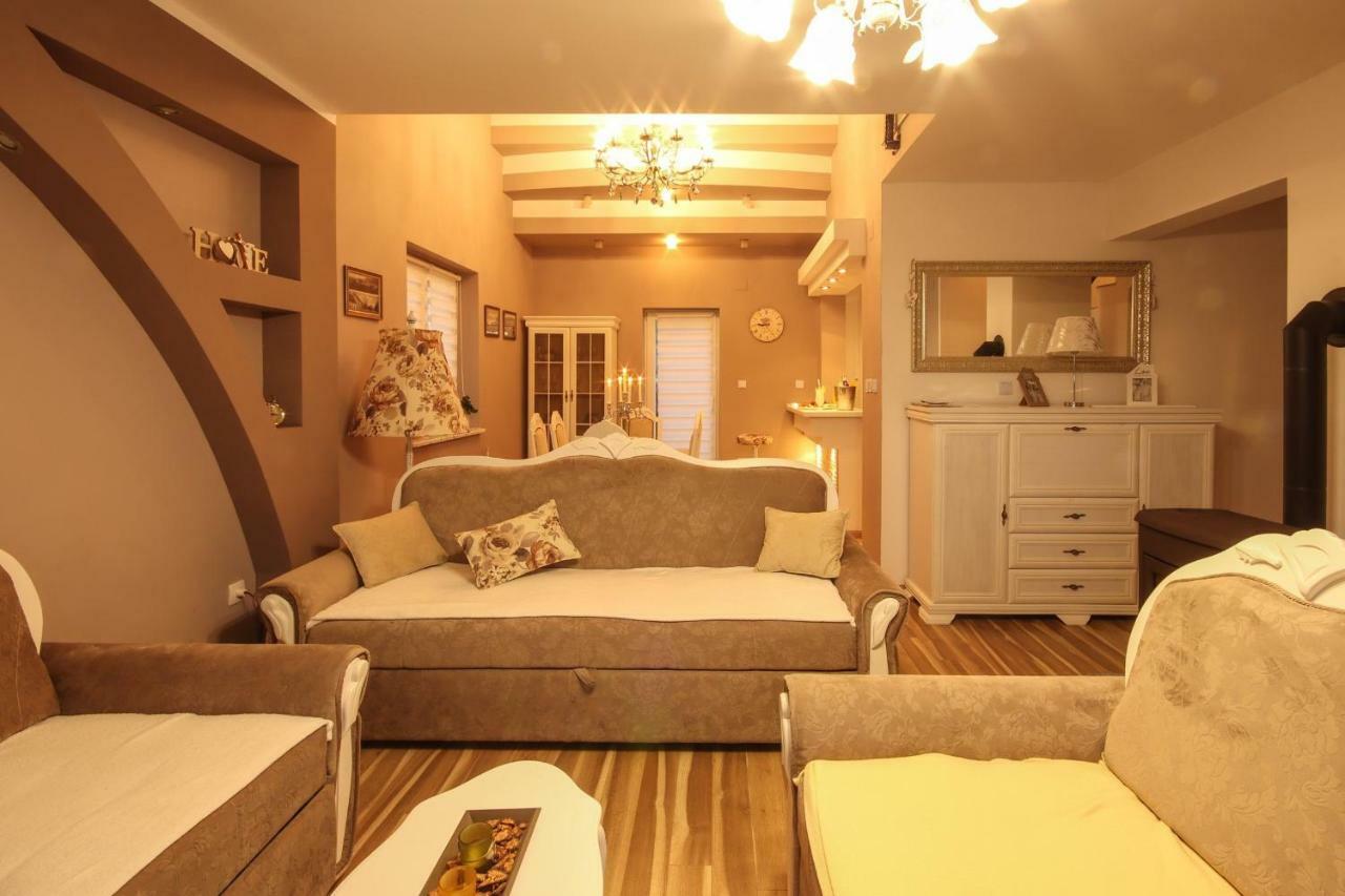 Holiday House Leona Otocac Ngoại thất bức ảnh
