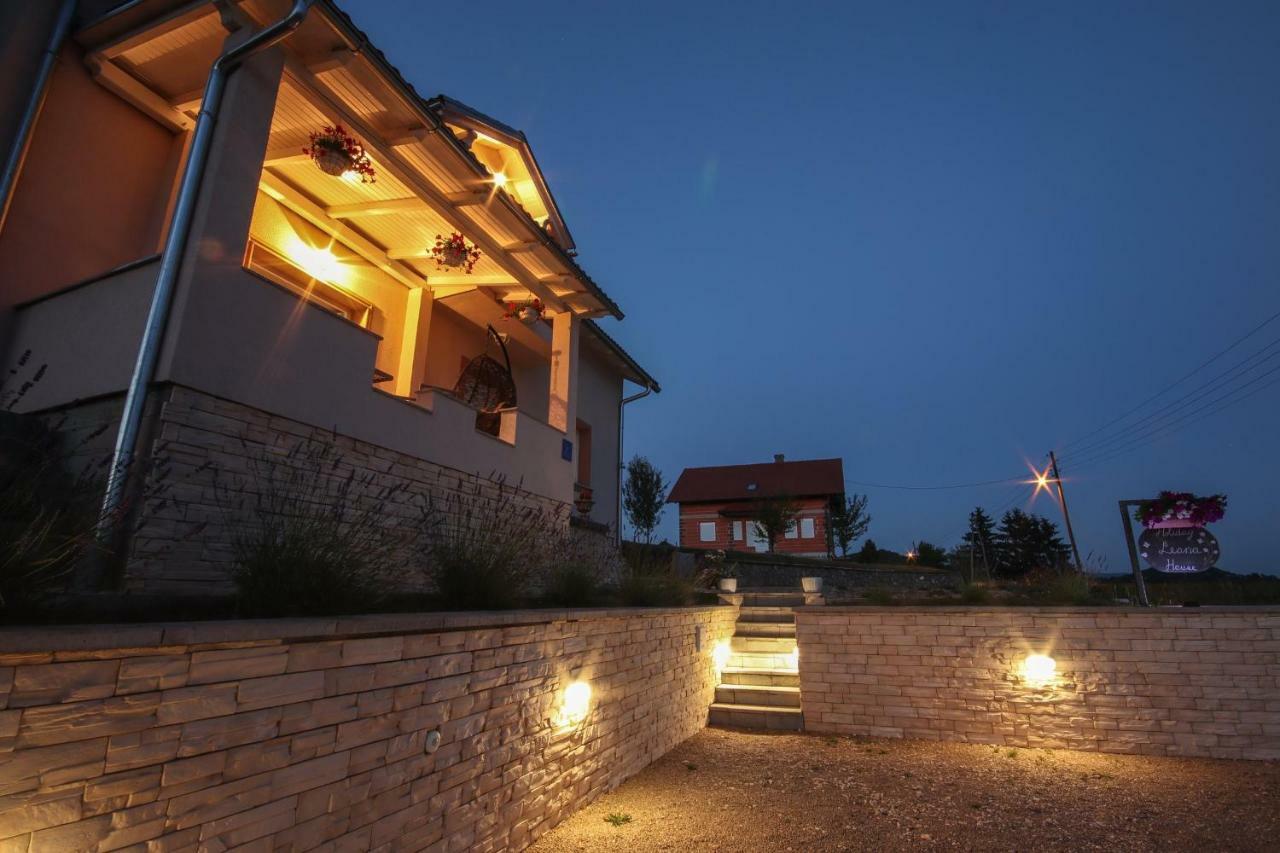 Holiday House Leona Otocac Ngoại thất bức ảnh