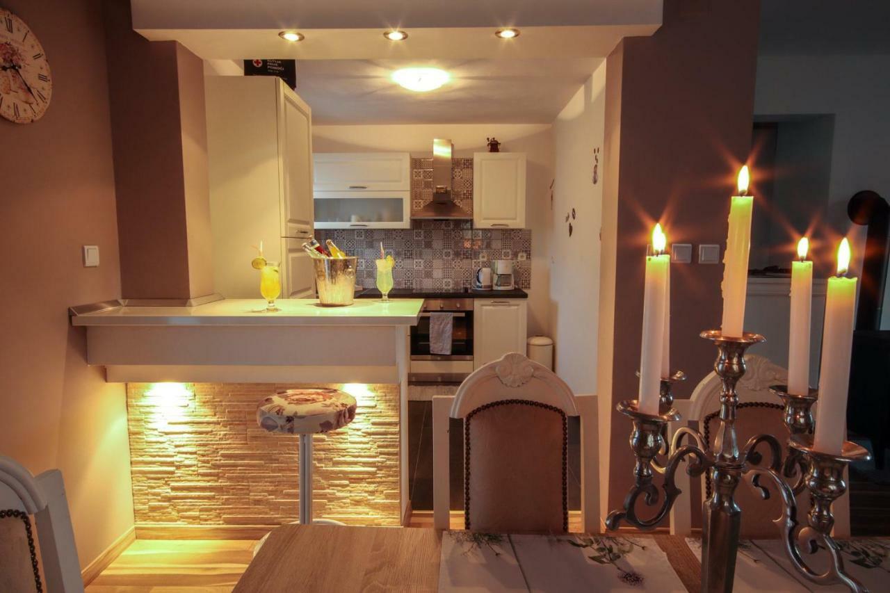 Holiday House Leona Otocac Ngoại thất bức ảnh