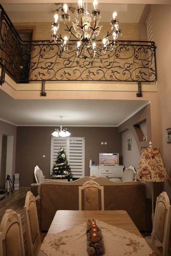 Holiday House Leona Otocac Ngoại thất bức ảnh