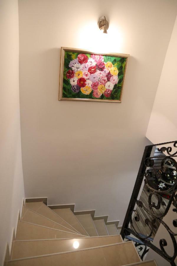 Holiday House Leona Otocac Ngoại thất bức ảnh